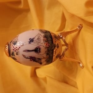 Lenox vintage China Treasures Collection Egg